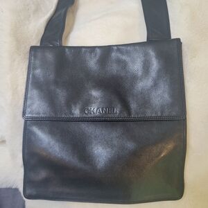 A beautiful black CHANEL cross body/ shoulder bag!